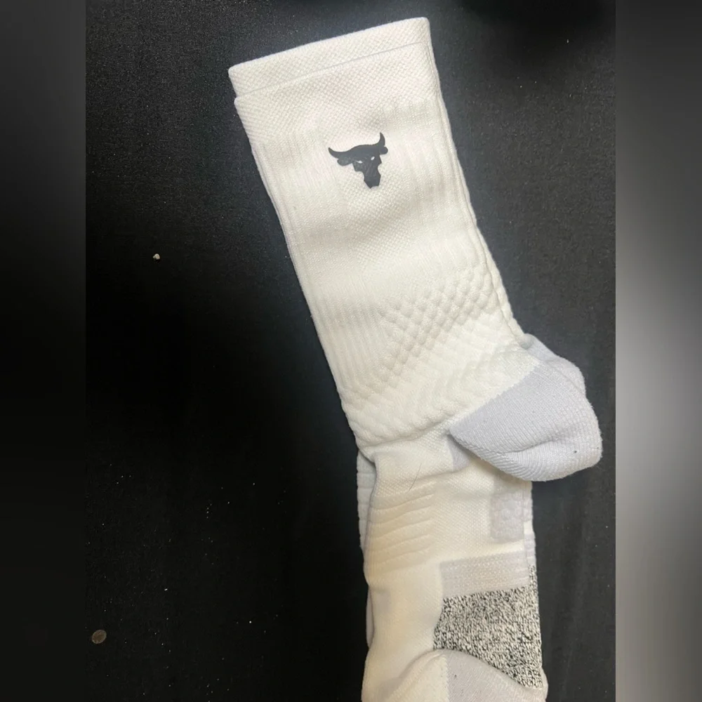SOCKS - MENS CREW STYLE SOCKS - VARIETY OF 4 PAIRS.   NEW /LIKE NEW  SIZE 8.5-13